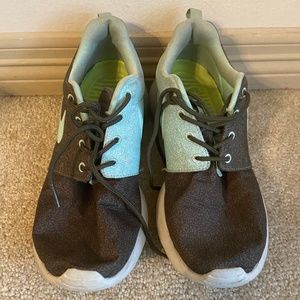 olive green and light blue nike roshe
